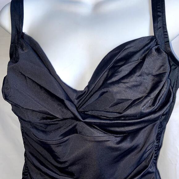 Croft & Barrow Swimsuit Women Size 16 Black One Piece Ruching Front * - Picture 2 of 5